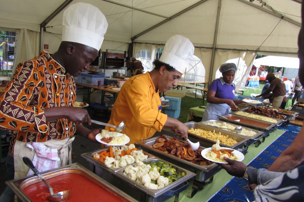 Lecker - aber teuer - das Essen beim CHIALA Afrika Festival 2014